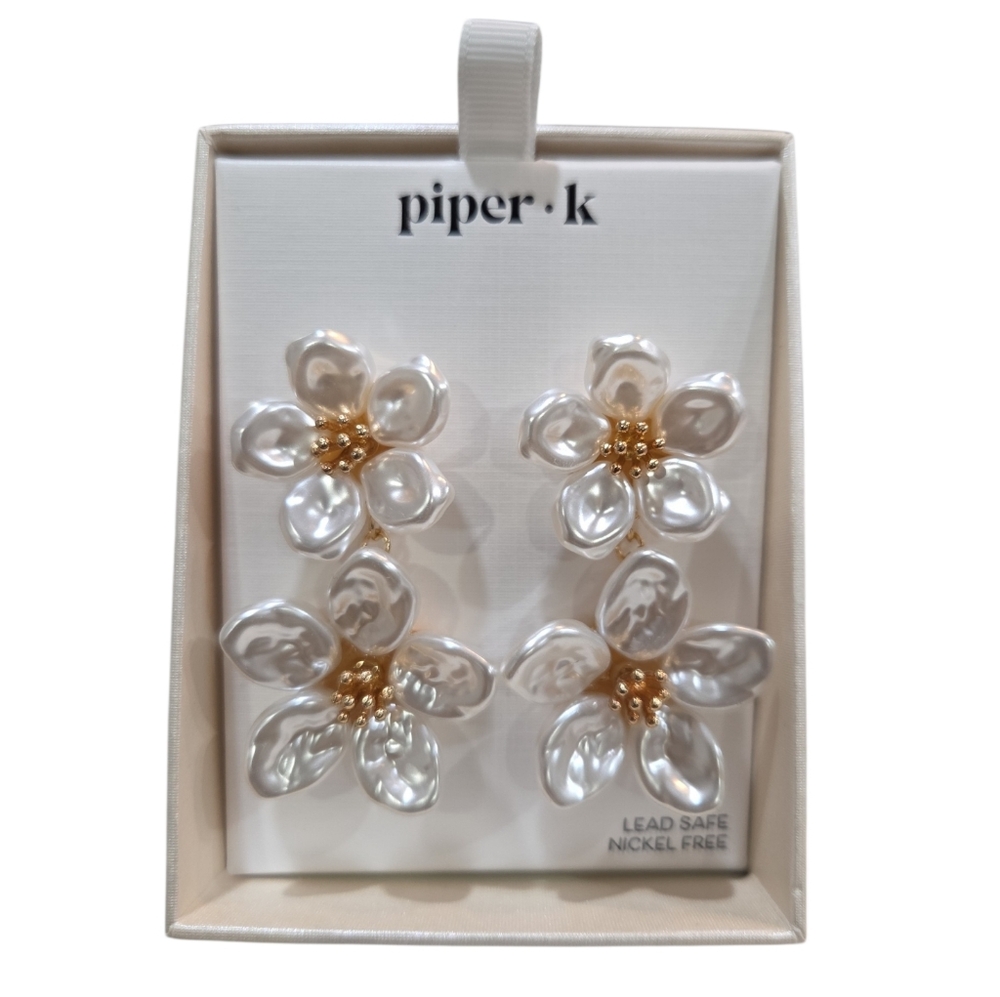 🤍▪️Piper K ▪️White Floral Earrings